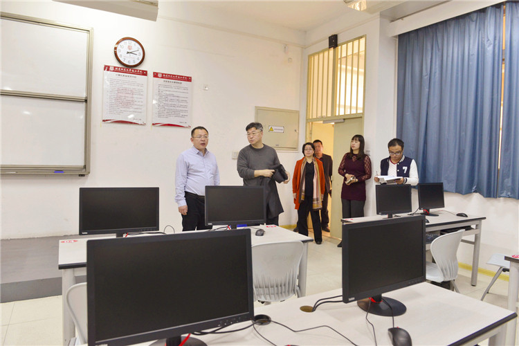 20170217黄俊兴常务副书记(图左二)、张杰副院长(图左三)检查开学前准备工作 (1).jpg
