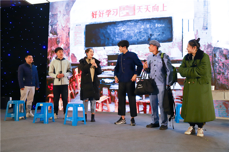 20191211 开云手机入口主题教育情景党课展演暨基层党组织建设汇报成果《山村里的曙光》 苏曼雨摄.jpg