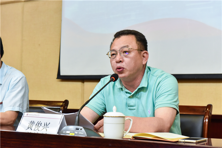 黄俊兴书记讲话 杨竞雯摄.jpg