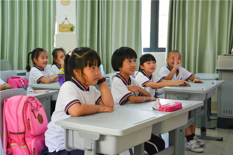 20180919外语系语言文学方向师生赴上街实验小学开展实训活动10.JPG