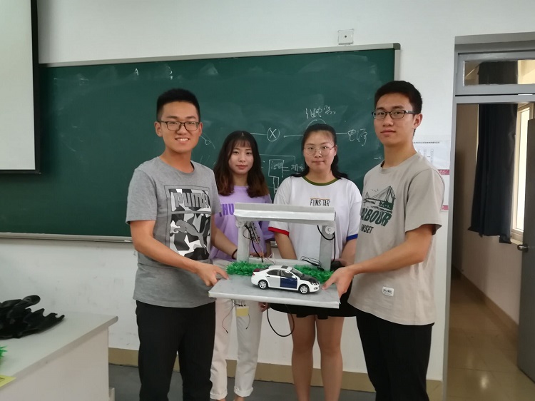 “智能车棚”项目组成员.jpg
