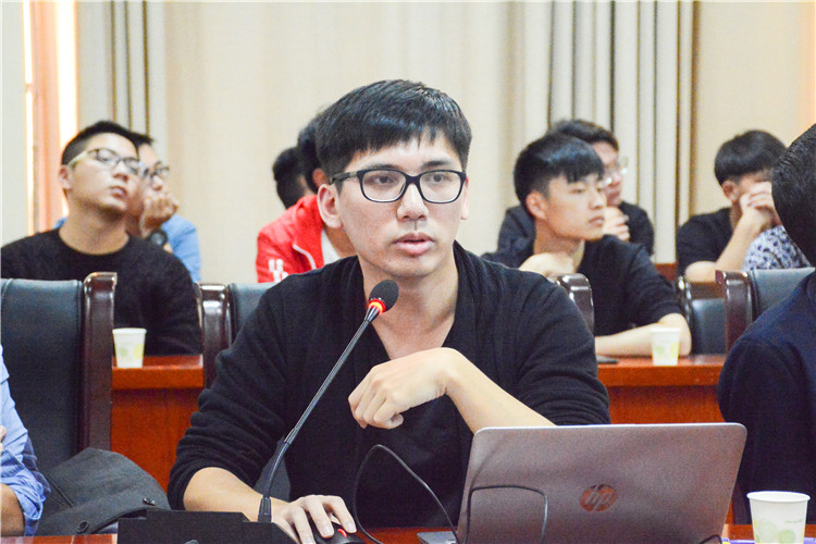 20171025华为公司代表进行介绍 钟清羽.JPG