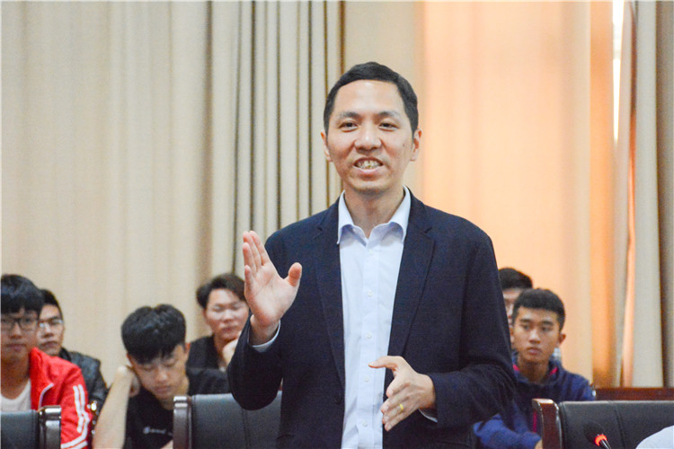 20171025华为公司代表进行发言 钟清羽.JPG