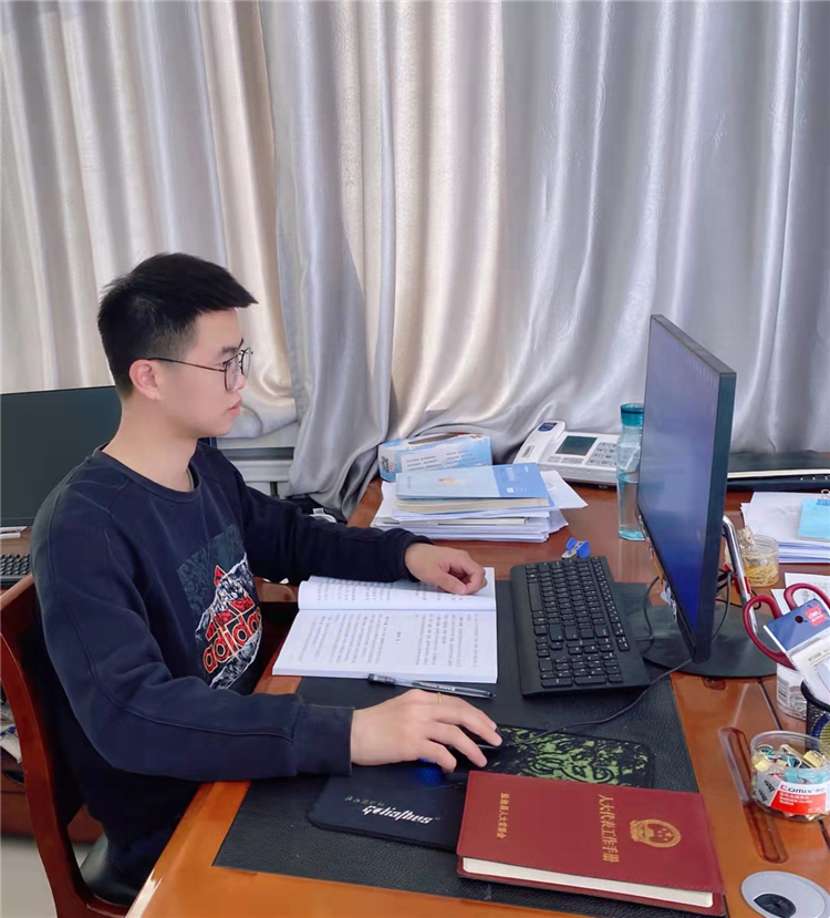林奕杰工作照.jpg