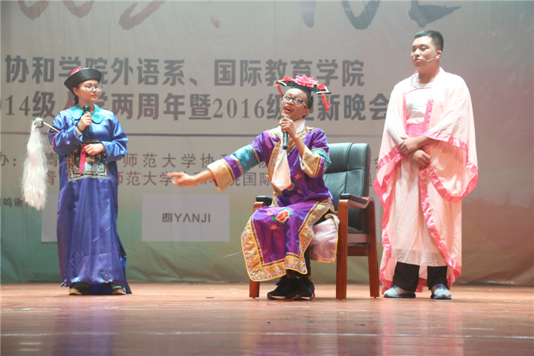2016.11.22外语国本迎新晚会 叶净淳 (10).JPG