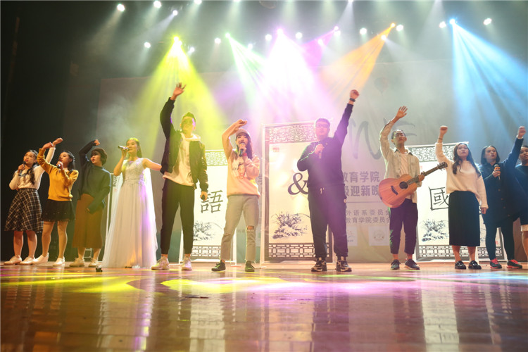 2016.11.22外语国本迎新晚会 叶净淳 (25).JPG