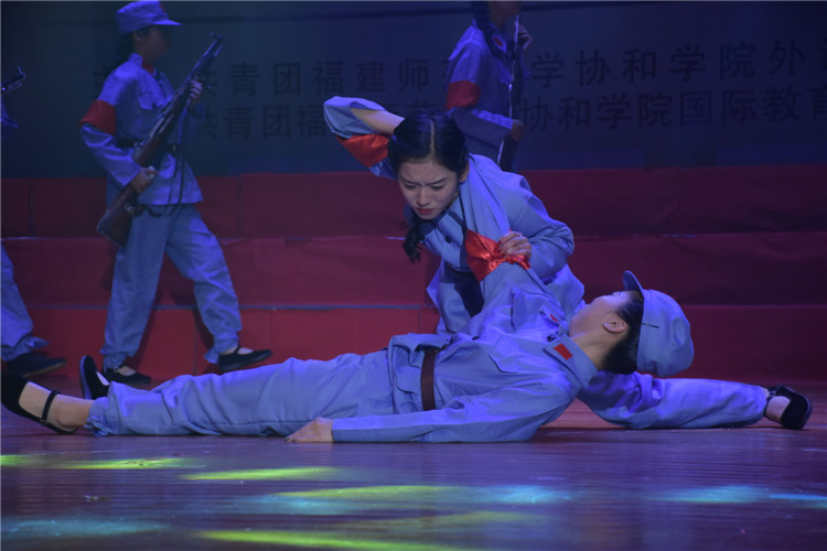11.21外语国本迎新晚会 张靖豪 (11).JPG