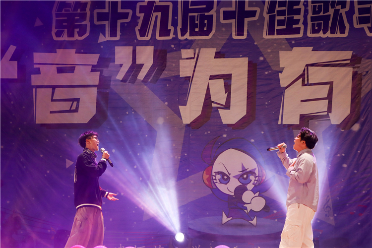 20211210十佳歌手合唱缪彬彬摄 (14).jpg
