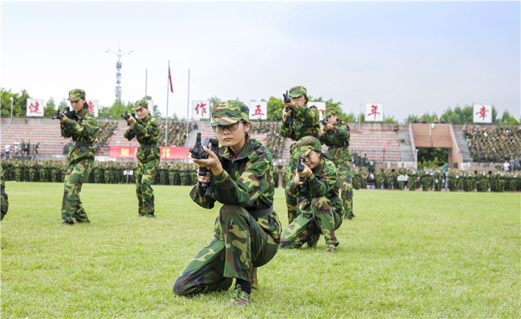 持枪匍匐 徐梦蓥 (1).JPG