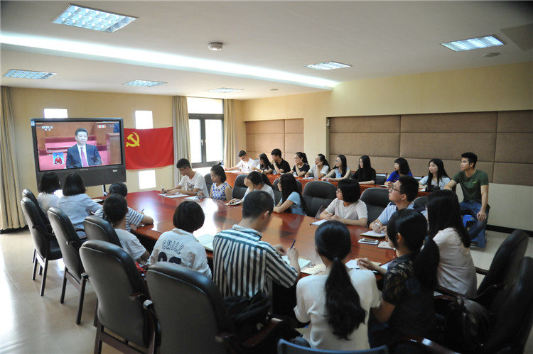外语系师生党员收看中国共产党建党95周年庆祝大会.JPG