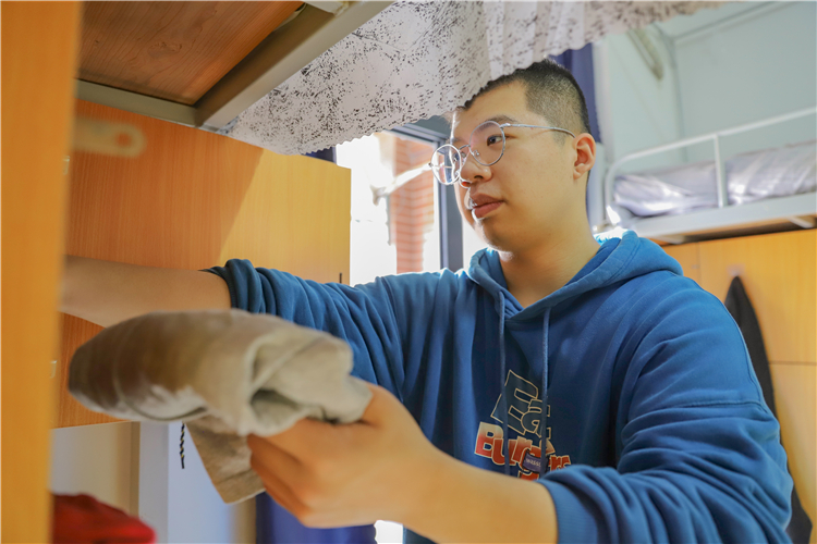 20210309协和学院返校第一天 学生整理内务 林子滢摄.jpg