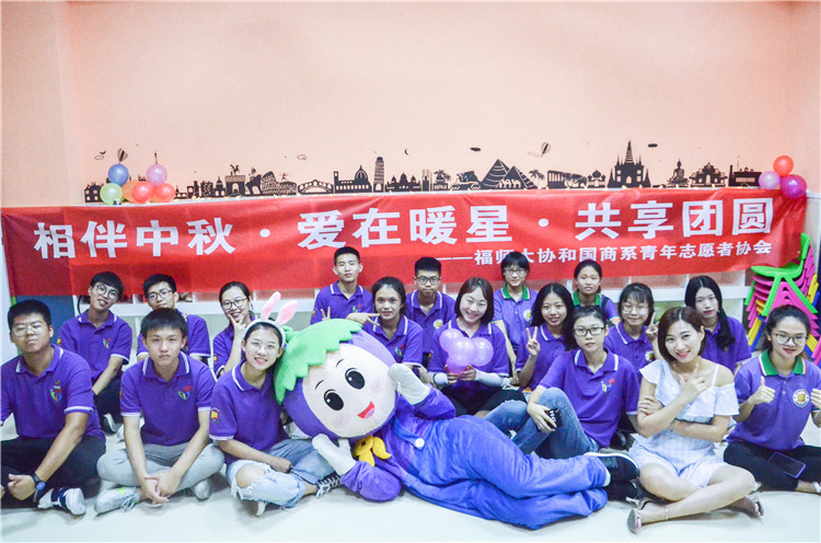 20190919 志愿者与暖星负责人合照 陈漫.JPG