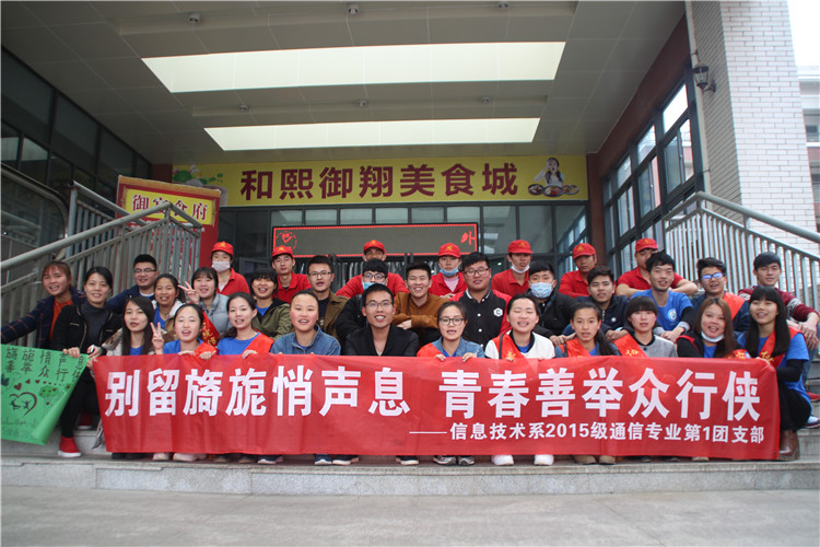 参加活动学生合影.JPG