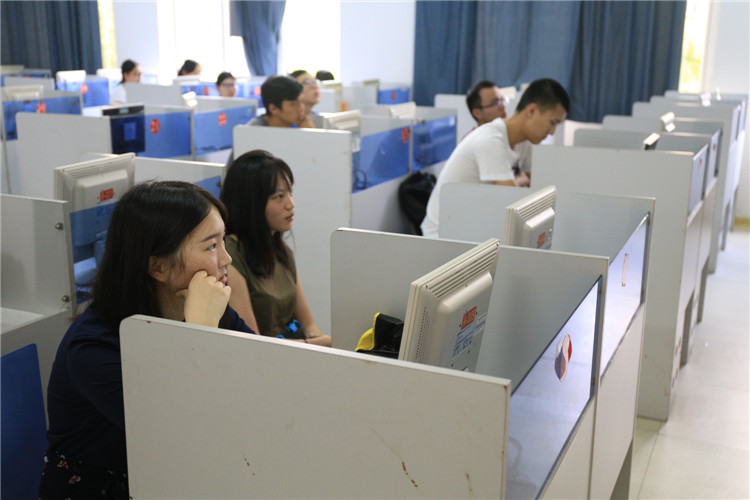201609052014级计算机科学与技术学生的“开学第一课” 叶晓晖.jpg