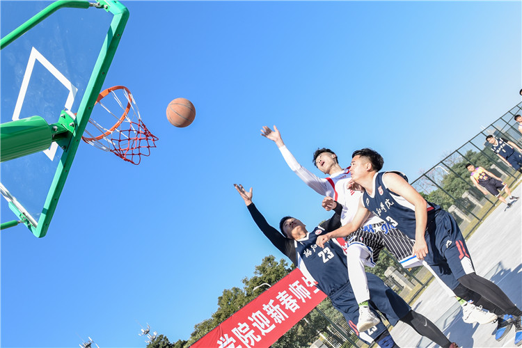 20200108学院举办迎新春师生篮球联谊活动 林响摄 (11).jpg