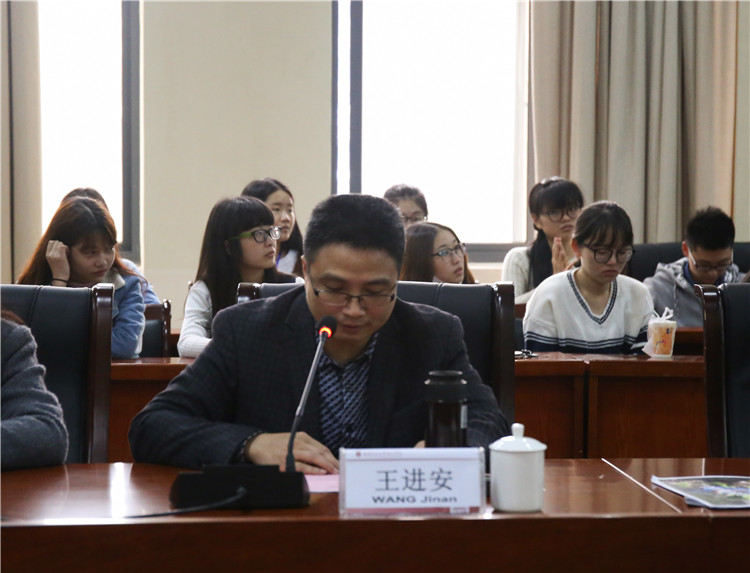 我院副院长、国际教育学院院长王进安教授讲话 朱高航摄.jpg