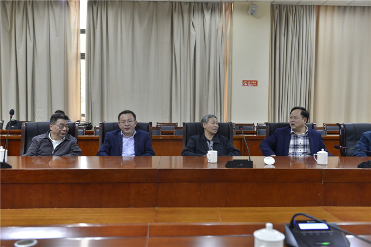 20170411省民办教育协会高专委代表一行莅临我院参观指导 (9).JPG
