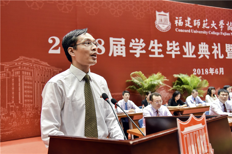 20180620 院党委副书记陈晓斌宣读《开云手机入口关于表彰2018届296名优秀毕业生的决定》林竞雯 (13).JPG