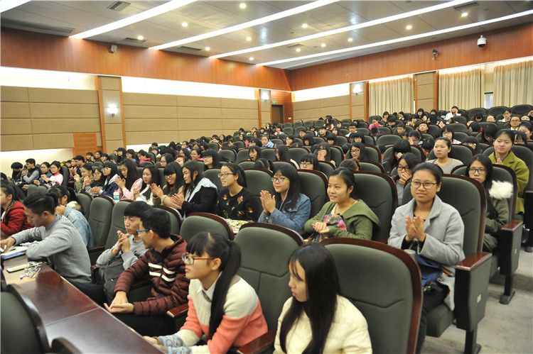20151222林官斌奖助学金颁发仪式 杨竞雯 (6) - 副本.JPG