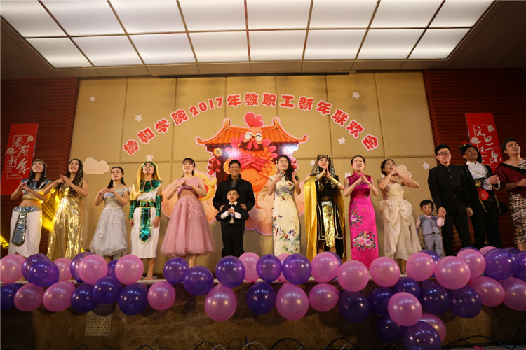 10、走秀《最炫外语世界》表演者:兰希 黄玉震 潘哲斌等(朱高航).JPG
