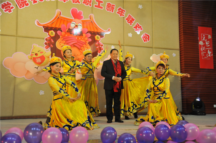 11、歌伴舞《鸿雁》表演者:黄跃鹏 余晓青 吴泳清等(杨竞雯).JPG