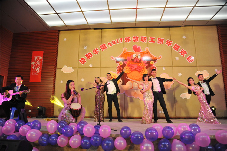 8、歌伴舞《情谊绵绵》表演者:陈冬灵 陈耀苹 沈陌等(杨竞雯).JPG
