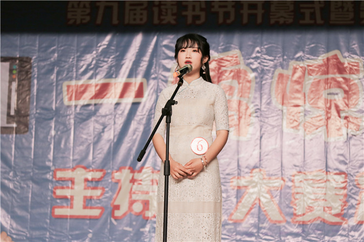 20180418 文化产业系选手彭雁表演诗朗诵 林小毳摄.JPG