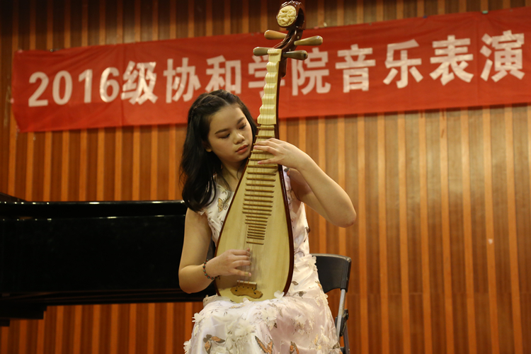 20161206文化产业系音乐表演大一学子举办新生音乐会.JPG