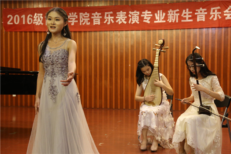 20161206文化产业系音乐表演大一学子举办新生音乐会 (7).JPG