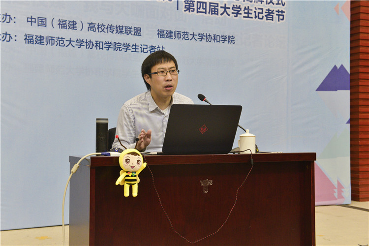 曹林老师讲座 黄慧钦摄.JPG