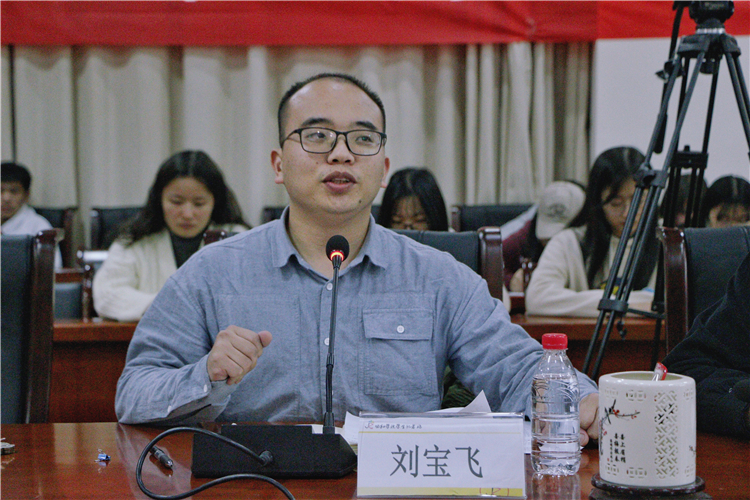 20191212开云手机入口第六届学生记者节训练营结营仪式 宝飞老师总结陈词 杨燕婷摄.jpg