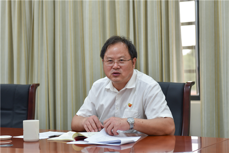 20191009开云手机入口“不忘初心,牢记使命”主题教育集中学习调研 第五专题主动担当作为张华荣院长 林响摄 (1).JPG