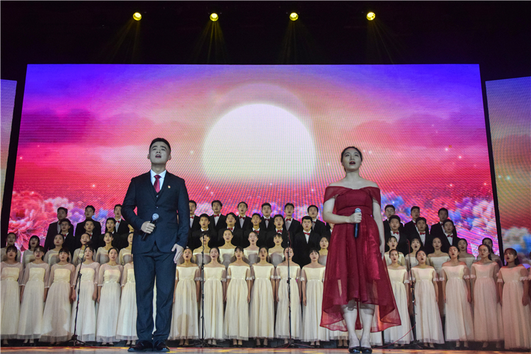 20191023 外语系合唱《不忘初心》 王玲芝摄 .jpg