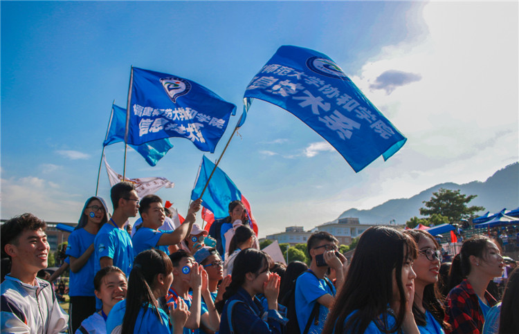 信技蓝 黄慧钦摄.jpg