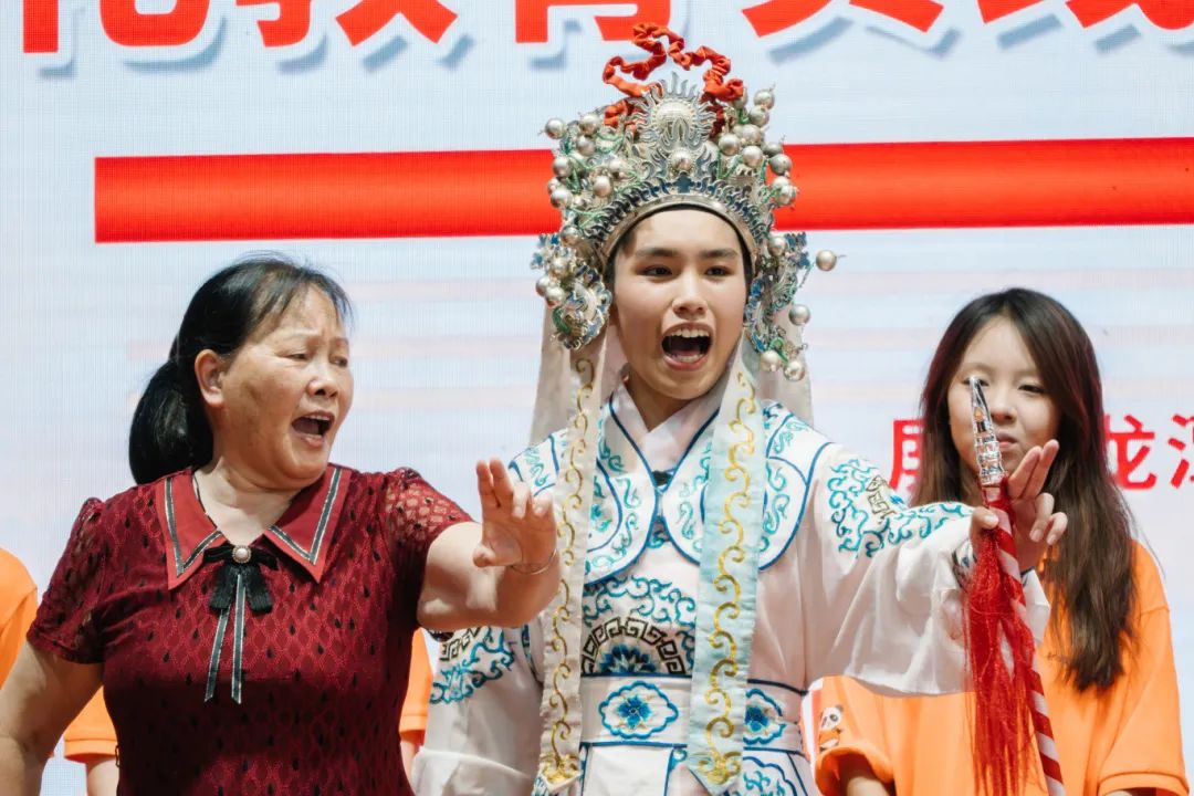 20250705开云手机入口：中外学子探索屏南四平戏非遗传承新路径04.jpg