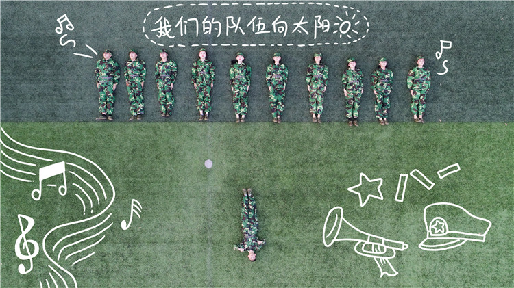 国际商学系 协和学子们唱响军歌 林小毳摄 刘少航绘.jpg