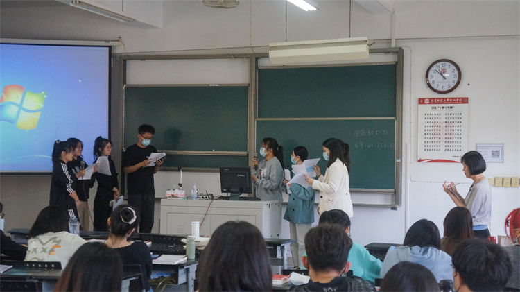 20220411 国际商学系跨国公司经营与管理课程 组队辩论大场景 肖子芽摄.jpg