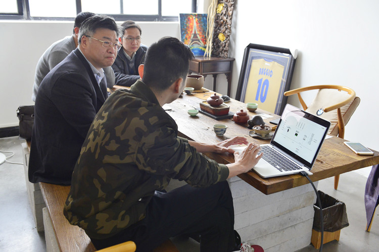 20170412张杰副院长一行走访校友创业企业 (3)_副本.jpg